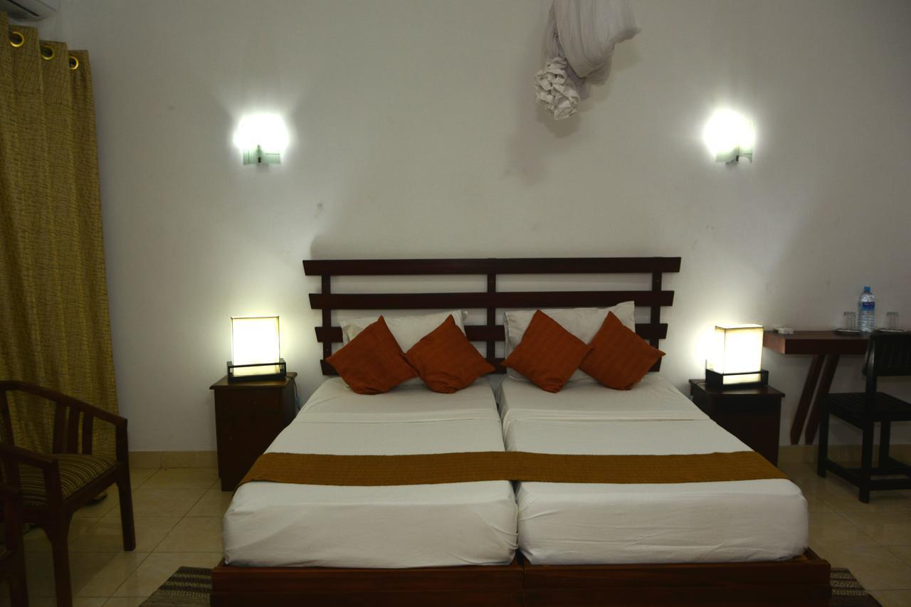 Rainbow Beach Hotel Negombo Luaran gambar